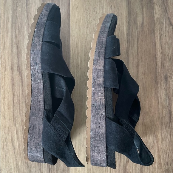 Bernardo Icons Lisa Black Suede Platform Flatform Sandal Size 8 EUC - Picture 6 of 11